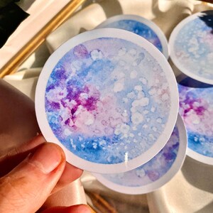 Callisto Moon Vinyl Sticker | Blau Pink Lila Aquarell Pastell | Wasserabweisende Wasserflasche Laptop Aufkleber Celestial Aufkleber Die Cut Sticker