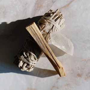The Aphrodite Moon Ritual Kit | Palo Santo, Sage Smudge Stick, Quartz | Magic Gift Set | Minimalist Wicca Wiccan Witch | Healing Cleansing