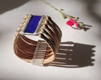 Cobalt blue cuff bracelet in natural cork with a rectangular central piece in UNO stained glass