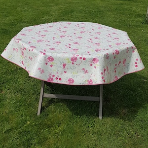 Round oilcloth 155cm wide &quot;Pink flowers&quot;.