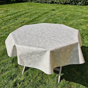 Round oilcloth 155cm wide &quot;Little flowers&quot;.