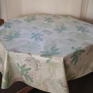Round oilcloth 155 cm wide tropical.