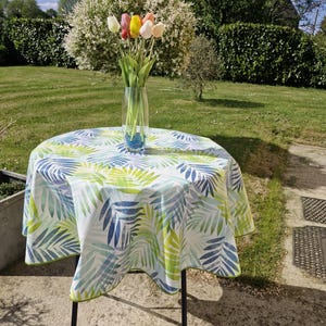Round oilcloth 155cm wide green and white &quot;Foliage&quot;.
