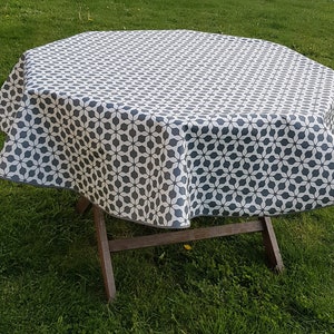 Round oilcloth 175cm wide gray and white.