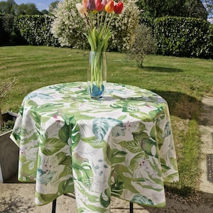 Round oilcloth 155cm wide green and white &quot;Tropical&quot;.