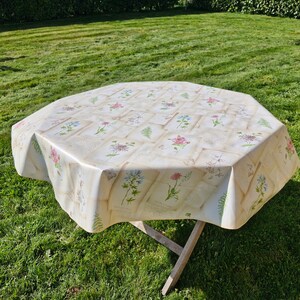 Round oilcloth 155cm wide &quot;Flowers&quot;.