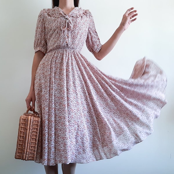 Vintage 70s 80s Pink Tiny Floral Print Dress Chiffon Dress Ruffle Collar Dress Full Skirt Dress Size S M Retro Dress