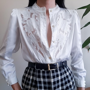 Vintage jaren 1970 witte opengewerkte blouse pofmouwen hoogsluitende blouse polyester met zijde opengewerkte blouse Cottagecore romantische witte blouse