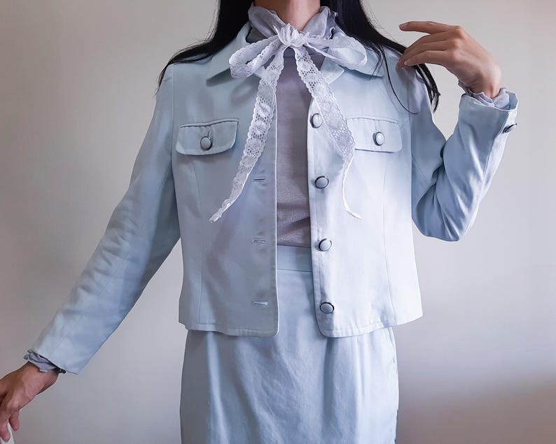COURREGES Pastell Blau 2-teiliges Set Jacke Rock Crop Blazer Mit Taschen Größe S Bild 9