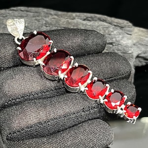 Facettierte erstaunliche Qualität Roter Granat Anhänger 925 Sterling Silber Anhänger Handgemachter Granat Lose Edelstein Anhänger Silber Schmuck Geschenk für sie