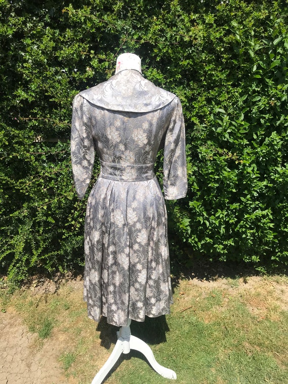 Vintage 1950s brocade dress in silver and gold, 1… - image 4