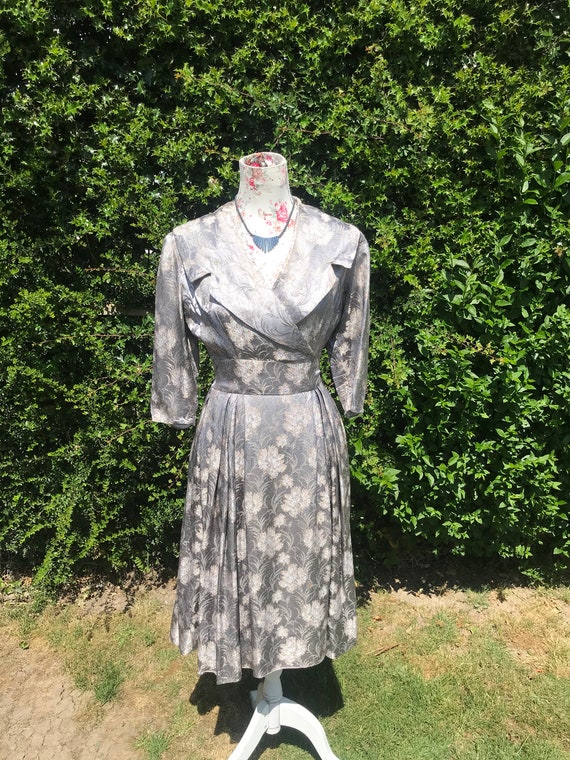 Vintage 1950s brocade dress in silver and gold, 1… - image 2