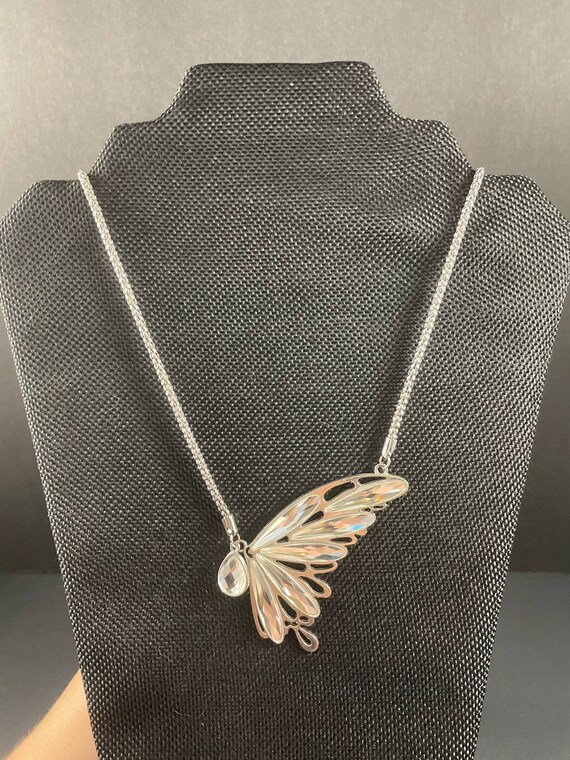 Silvertone mesh chain with butterfly pendant. - image 1