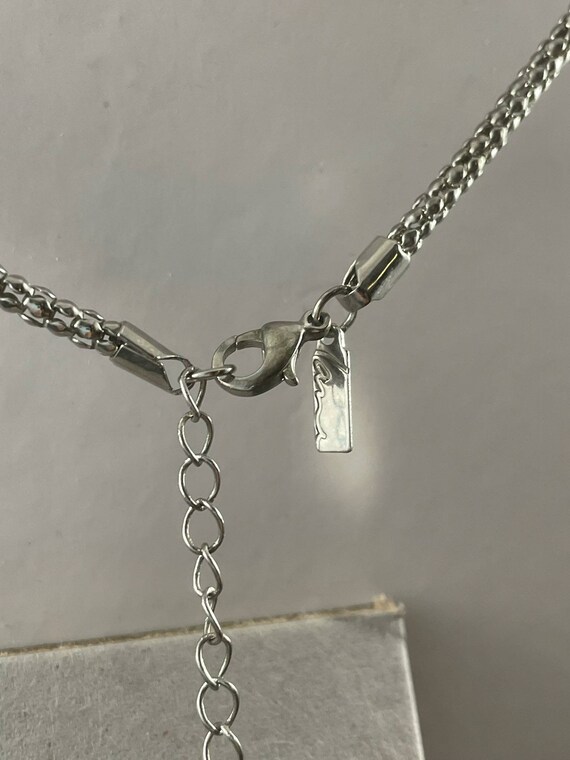 Silvertone mesh chain with butterfly pendant. - image 4