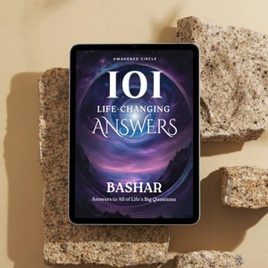 Può includere: Un tablet che mostra la copertina di un libro intitolato "ΙΟΙ Life-Changing Answers" di Bashar. La copertina presenta una galassia vorticosa con uno schema di colori viola e rosa.