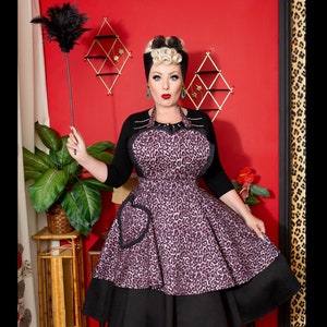 Avental retrô com estampa de leopardo – Avental Pin Up Sweetheart para mulheres. Avental feminino com estampa animal Purrrrfect.