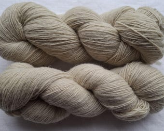 Wool yarn for knitting, High quality undyed white 100 % merino wool yarn. Natural lanolin yarn.