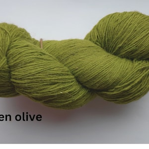 Wolle Garn zum Stricken, Hochwertiges grün oliv Wollgarn.  Natürliches Lanolin-Garn.