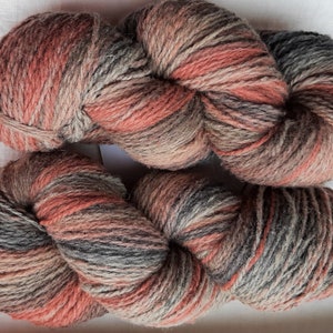 Wollgarn zum Stricken, Hochwertiges mehrfarbiges grau, rosa, gestreiftes Wollgarn, Natürliches Lanolin