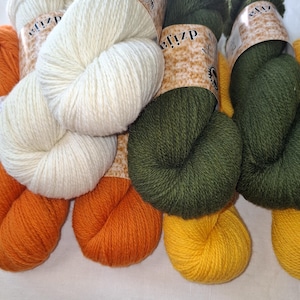 Wollgarn zum Stricken. Hochwertiges Wollgarn. Natürliches Garn aus 100% Wolle.