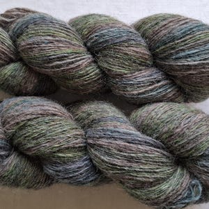 Wool yarn for knitting, High quality dyed forest green, brown multicolor 100 % merino wool yarn. Natural lanolin yarn.