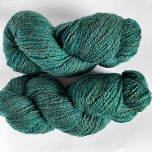 Wollgarn zum Stricken, Hochwertige multicolor grüne handgefärbte Wolle. Natürliches Lanolin-Garn