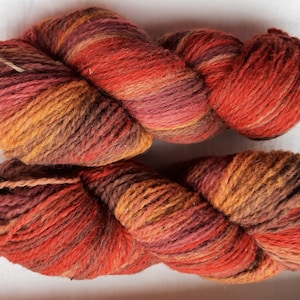 Wollgarn zum Stricken, Hochwertiges mehrfarbiges rot orange , gestreiftes Wollgarn, Natürliches Lanolingarn