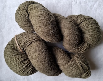 Wool yarn for knitting. High quality forest green yarn. Natural lanolin yarn.