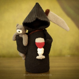 Amigurumi Crochet Pattern Death, Cats and Wine DIY Halloween decor / Instant Download