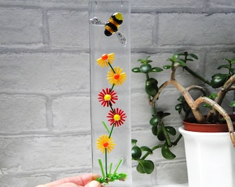 Fused Glass Daisy and Bee Suncatcher, Red and Yellow Flowers, Handmade Glass Art, Window Hanging Decoration