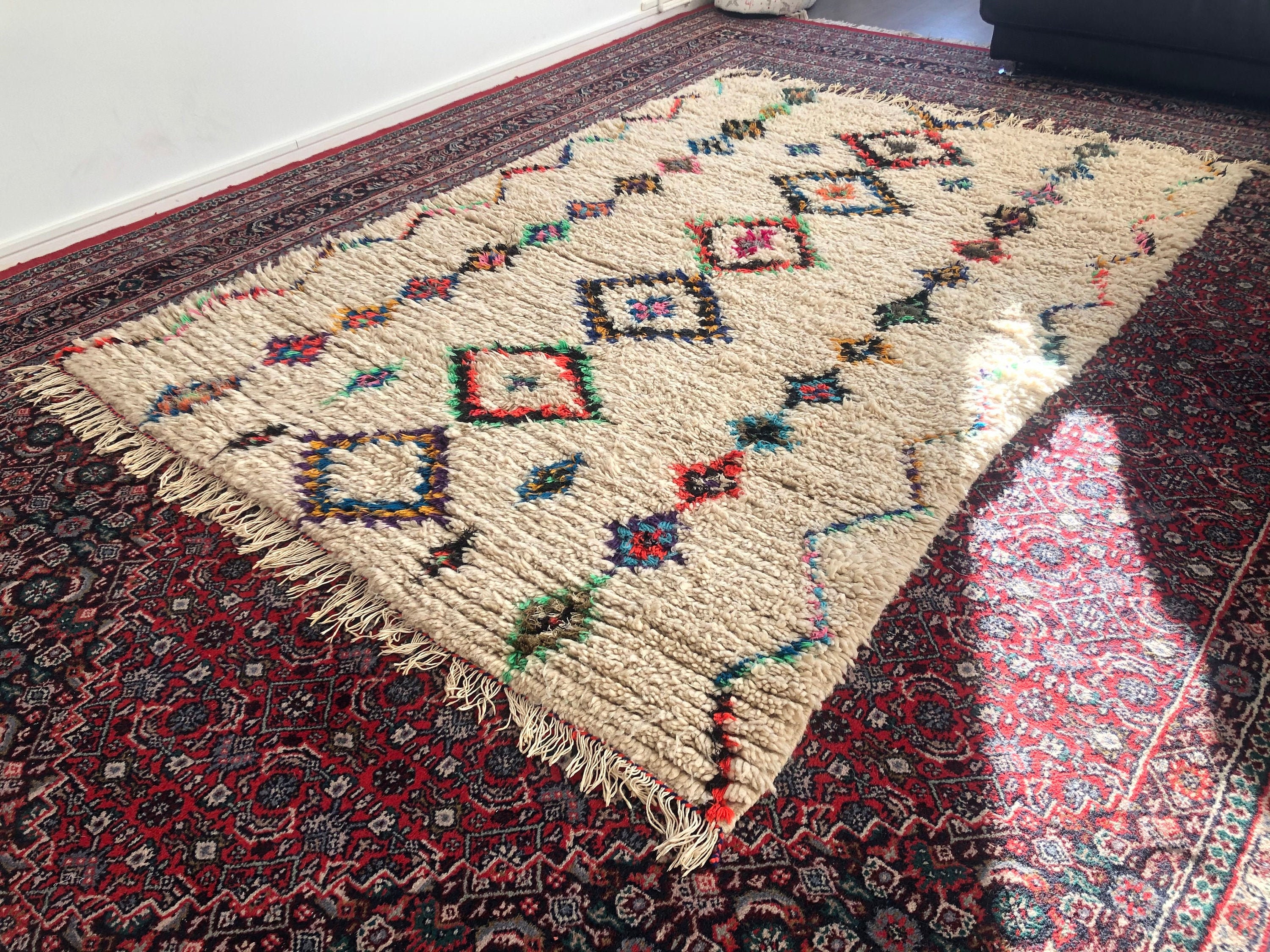 Tapis Berbere Azilal Authentique de Couleur Écru Beige avec Une Laine Épaisse Non Teinté