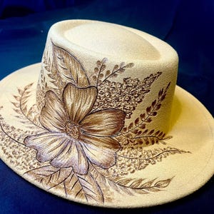 Hut mit Blumenmuster