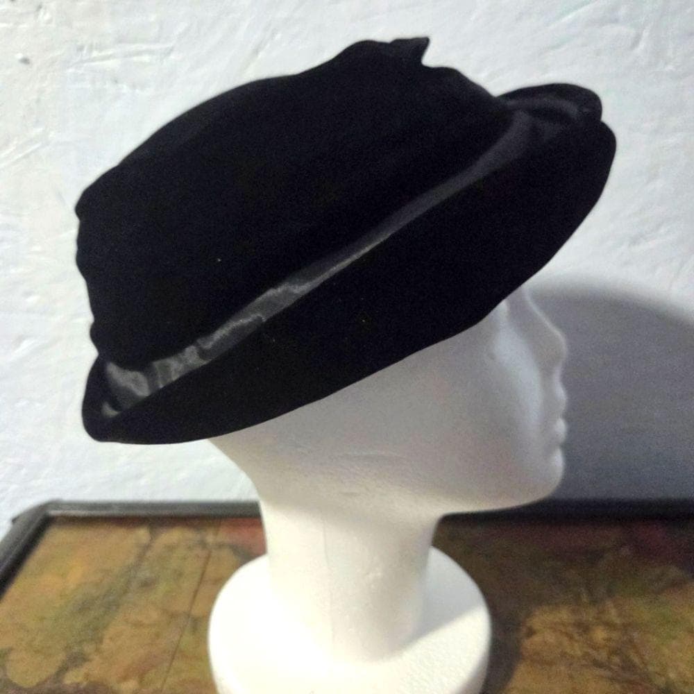 Vintage 50s Neusteters Denver Black Velvet Slouch Hat - Etsy display picture 2