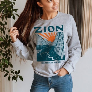 Zion Sweatshirt National Park Heather Gray Utah Vintage-Style Unisex Crewneck