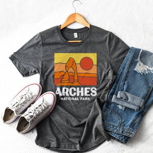 Arches National Park T-shirt Moab Utah Vintage Dark Heather Gray Unisex Tee