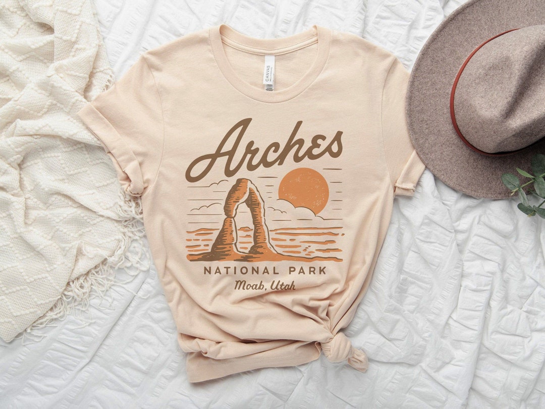 Arches National Park Tee, Moab Utah Delicate Arch Vintage Cream Unisex ...