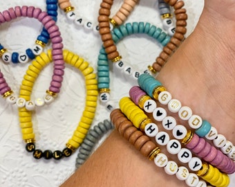 Pulsera de nombre personalizado / Pulsera de cuentas de madera personalizada / Pulsera de capas personalizadas / Pulsera de nombre de cuentas / Pulsera de palabra personalizada / EmGems
