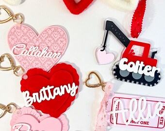 Etiqueta de regalo de San Valentín con corazón grabado personalizado / Etiqueta de acrílico personalizada / Corazón floral / Regalos de San Valentín