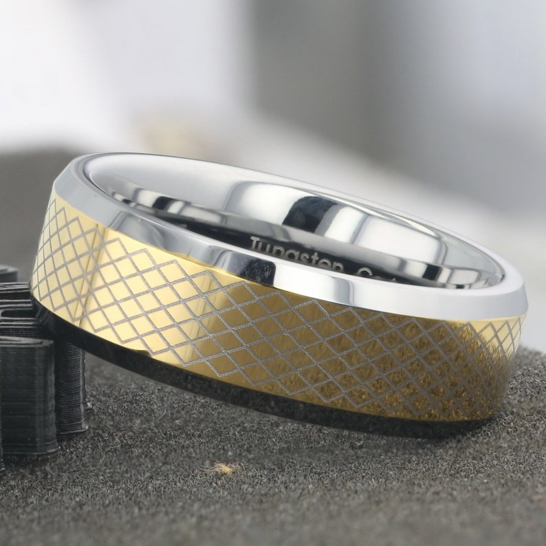 8mm Tungsten Gold Plated Checker Board Etch Beveled Edge Men/'s Wedding Ring
