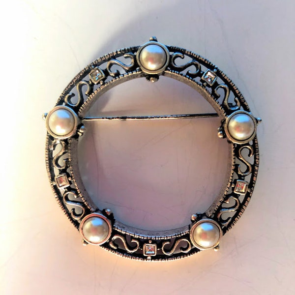 Anne Klein brooch with pearl.