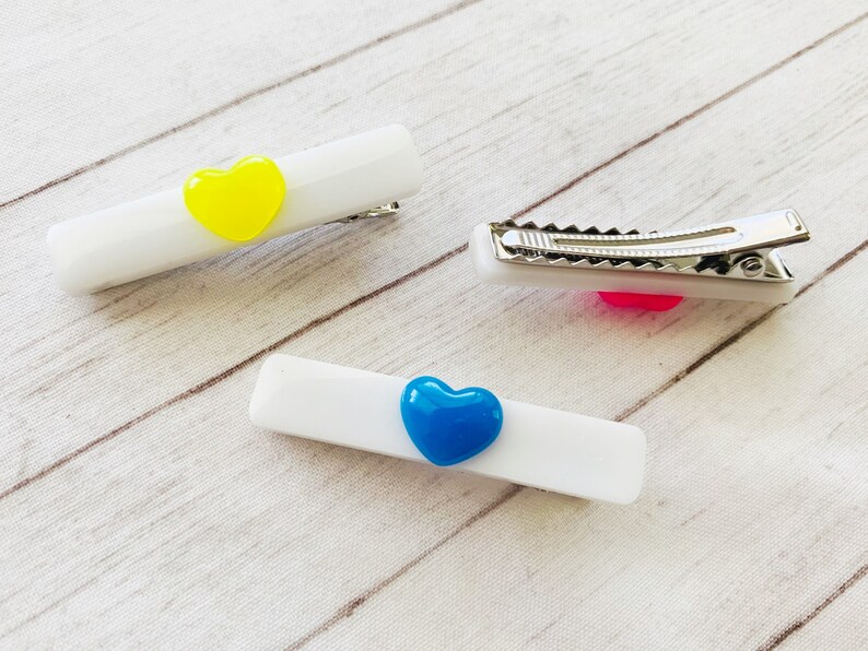 Alligator clip Neon Heart Clip Hair accessories White epoxy resin bar with a bright neon heart