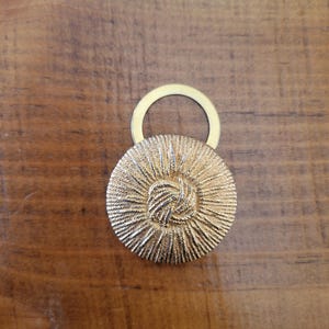 Vintage Hinged Gold Tone Knoten Runde Kleid Schal Kragen Clip