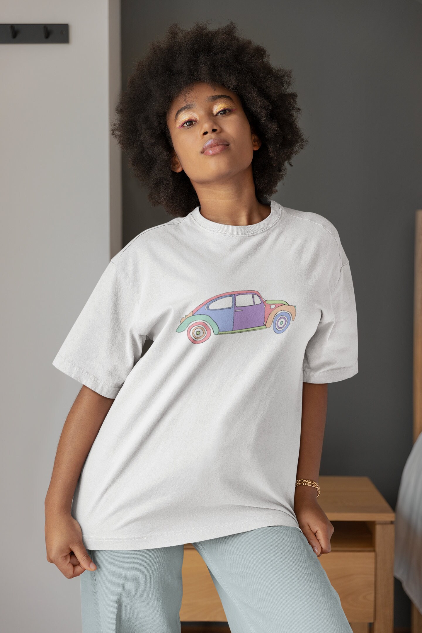 レトロカーグラフィックTシャツ、手描きラインアートTシャツ、パステル  