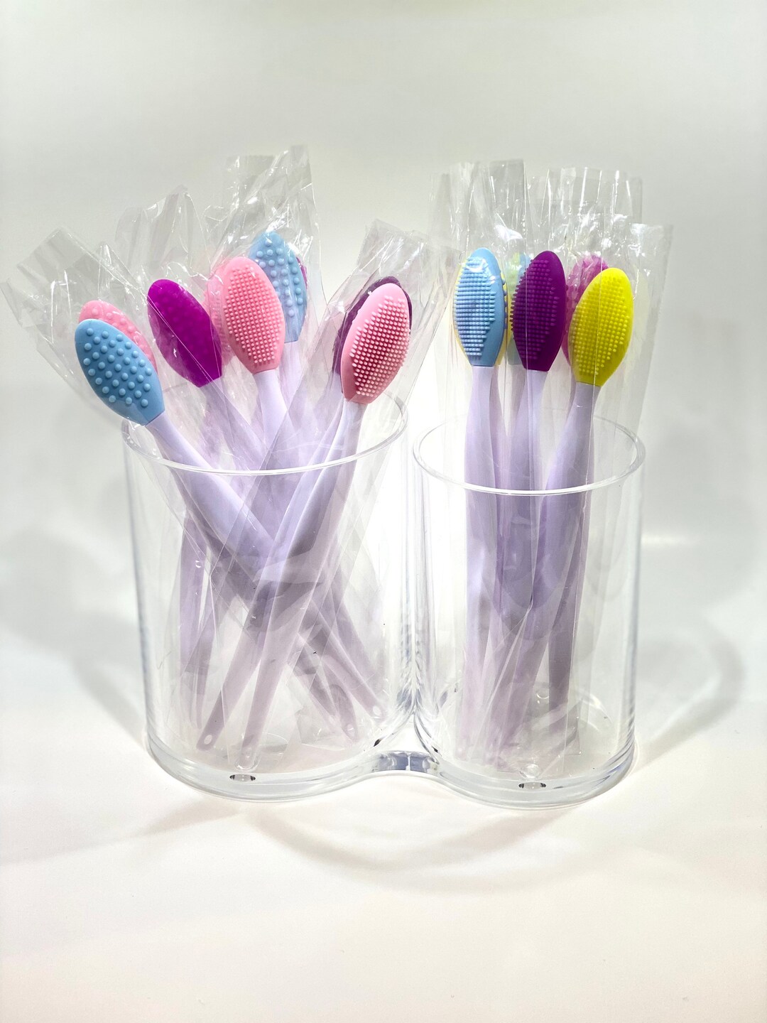Lip Scrub Brush / Lip Cleaning Tool / Exfoliating Brush for Men & Women