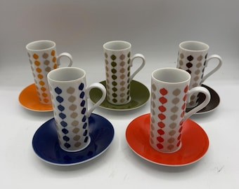 Juego de 5 tazas y platillos de espresso altos vintage de porcelana fina japonesa con coloridos diseños geométricos.