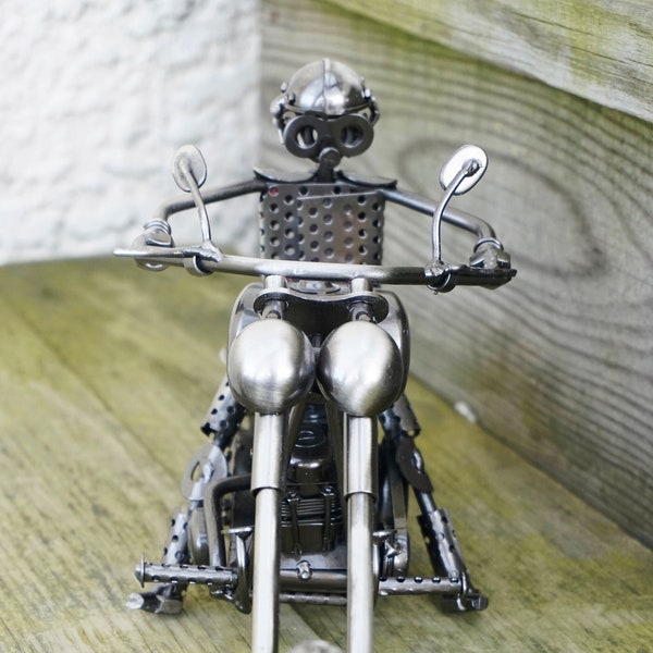 Sculpture d'écrous et de boulons motocycliste – figurine en fer faite à la main en métal, cadeau pour les fans de moto