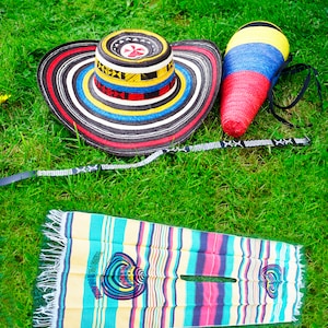 Combo Set Colombian Handmade Colored Hat 19 vueltas laps + Tricolor Case Vueltiao + Colombian Poncho Tipico Men Women Special Gift