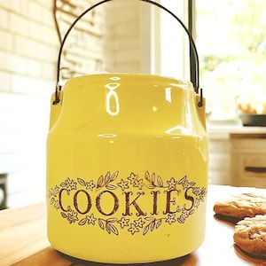 Pote de biscoitos vintage em cerâmica Monmouth Pottery "Cookies" com alça de arame e tampa.