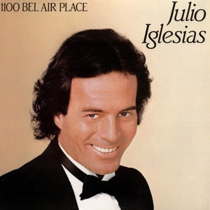 Julio Iglesias 1100 Bel Air Place Excellent 1984  Latino Música Pop Vinyl Spanish Singer Songwriter and Record Producer