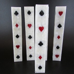 Hybrid Pen Blanks - 3D gedruckte Spielkartensymbole (Herz, Karo, Pik, Kreuz) in satten Pearl-Weißen Wirbeln aus Alumilite 'Slow Clear' Harz